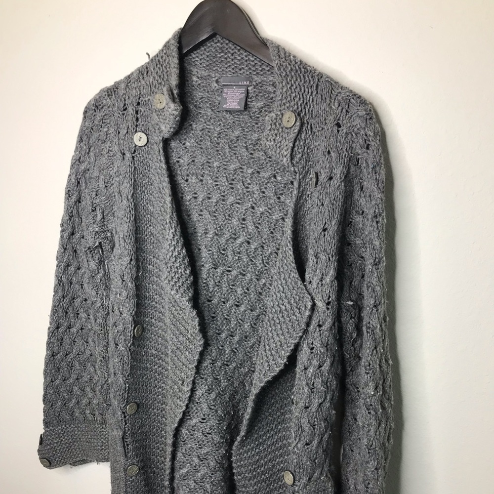 knited grey sweater